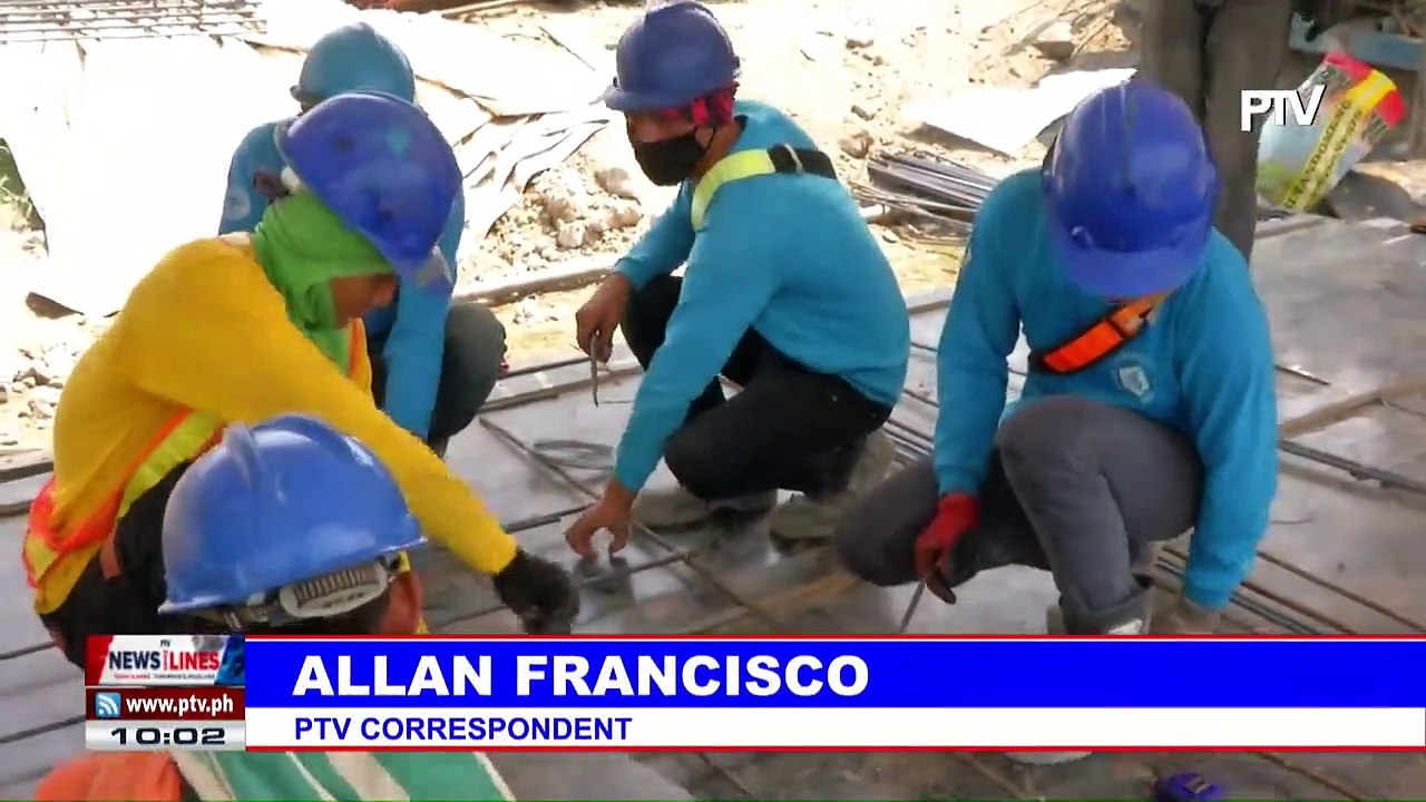 DOTr recognizes New Clark City construction workers