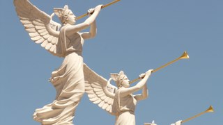 Qual a diferença entre a natureza a classe e a hierarquia dos anjos arcanjos querubins e serafins?