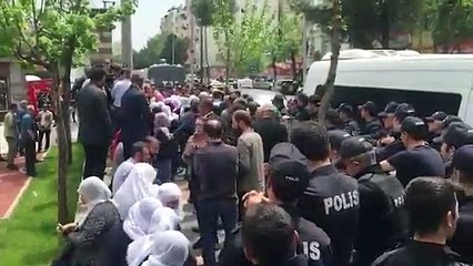 Tutuklu yakınlarının eylemine yine polis müdahalesi