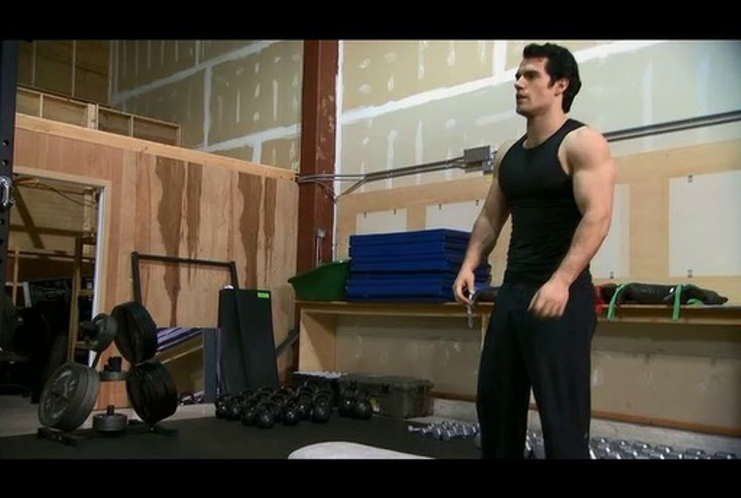 HENRY CAVILL, RUTINA SOLDADO DE ACERO, SUPERMAN, THE WITCHER  1/3