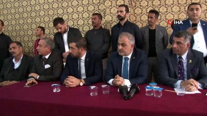 Heyelan riski partilileri bir araya getirdi...Siyasiler bölgede inceleme yaptı, ardından vatandaşlarla bir araya geldi