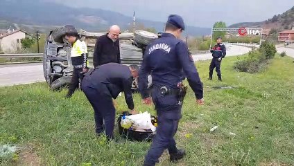 Yağış nedeniyle kayganlaşan yolda cip taklalar attı: 4 yaralı