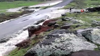 Şiddetli yağış sele neden oldu