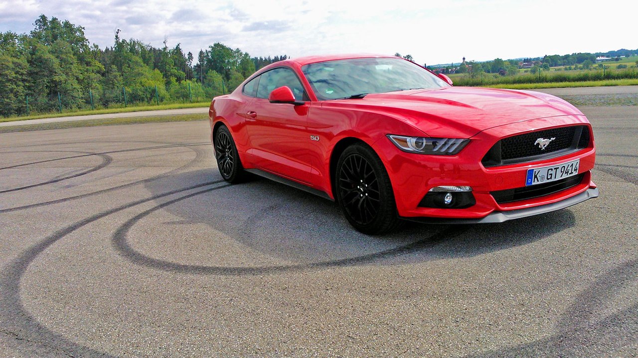Das pony mit dem auch männer spielen: der ford mustang gt