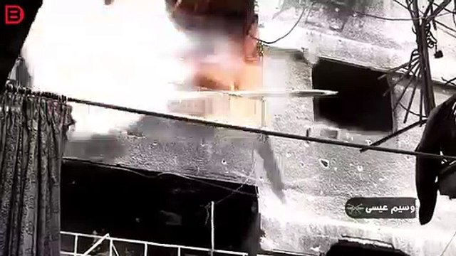 L'impressionnant tir de missile de l'armée syrienne depuis... un balcon d'immeuble !