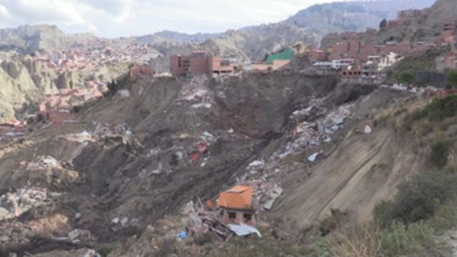 Damnificados viven el día después del deslizamiento en La Paz