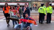 La afición del Valencia CF toma el Emirates Stadium y se ve ganadora