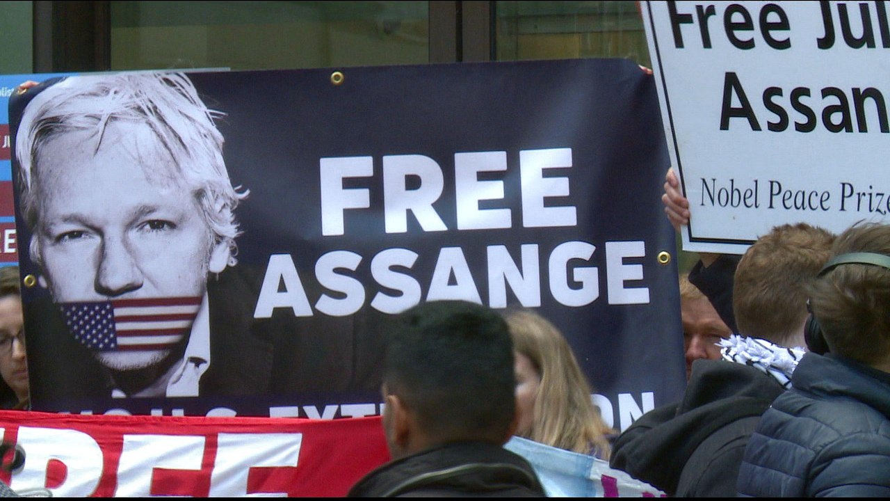 Julian Assange to fight extradition to US