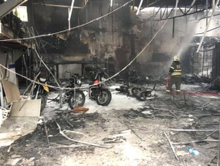 İzmir'de Yangın Dehşeti: Motosikletler Hurdaya Döndü