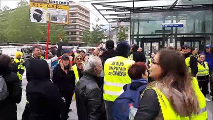 Les Gilets jaunes à Chambéry : "Macron on vient te chercher"