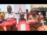 RTB/Remise de kits scolaire avec lampe led aux élèves de Ouagadougou