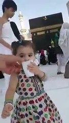 Little child tawaf e khana kaba
