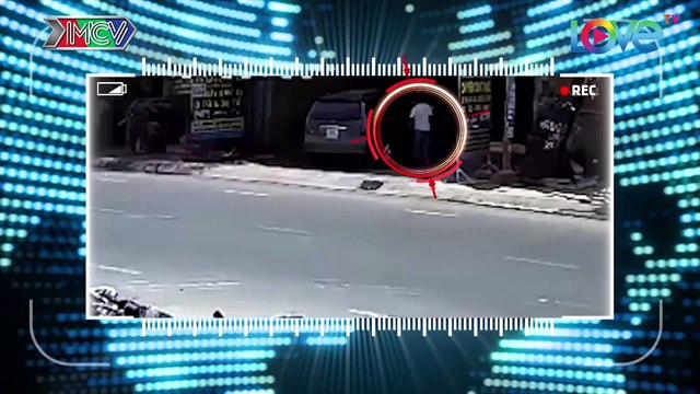 Lùi xe bất ngờ ra đường, ô tô gây tai nạn liên hoàn cho người đi xe máy