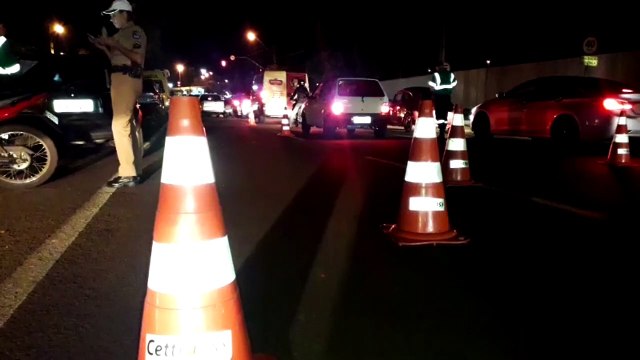 Blitz é realizada na Rua Barão do Cerro Azul; 16 veículos foram apreendidos