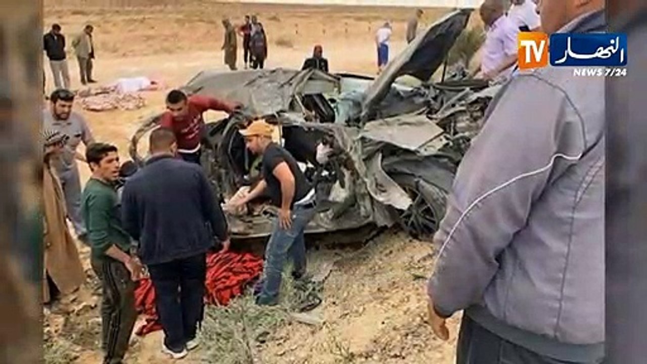بسكرة: 4 قتلى من عائلة واحدة في حادث إصطدام سيا...