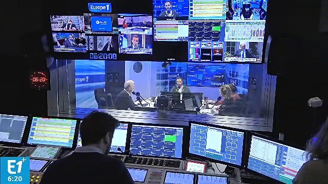 Frédéric de La Mure sur la photo de la poignée de main entre Mitterrand et Helmut Kohl : J'avais la plus mauvaise place