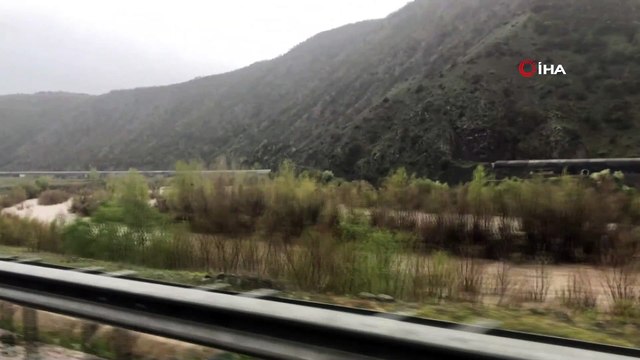 Erzincan’da sağanak sele dönüştü...Sel sularına kapılan 4 küçükbaş hayvan telef oldu