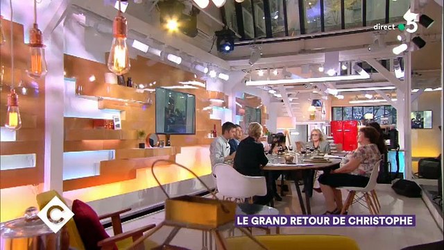 Le chanteur Christophe confie dans C à vous qu'il déteste une de ses célèbres chansons - Regardez