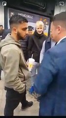 Aşırı sağcı İngiliz siyasetçiye milkshakeli protesto