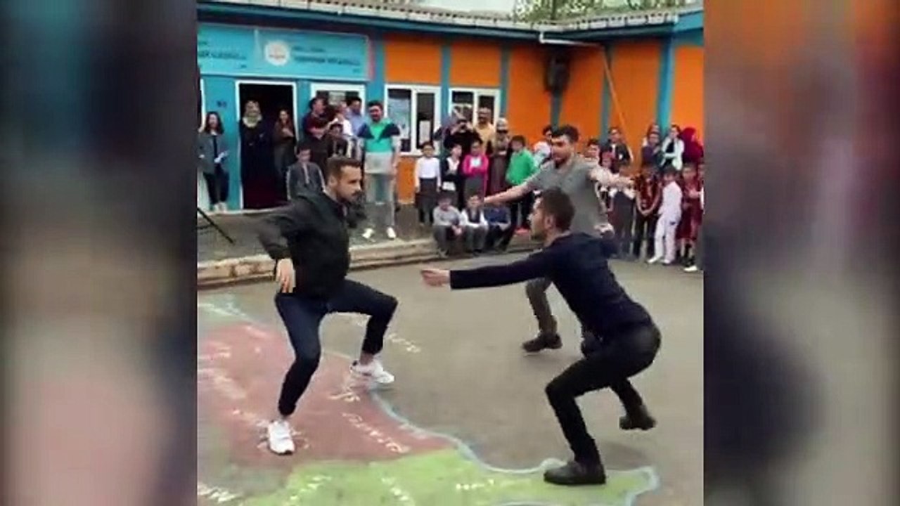 Oyuncu Ümit Erdim, Erik Dalı performansıyla takipçilerini kırdı geçirdi.