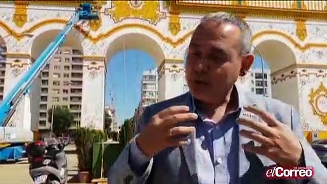 Ángelo González Carvalho es el autor del diseño de la «majestuosa» estructura que desde este sábado da la bienvenida a los feriantes