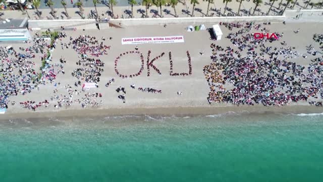 Antalya Öğrenciler Sahilde Kitaba Daldı