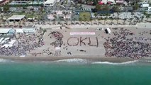 Konyaaltı Plajı'nda 30 Bin Kişi Kitap Okudu