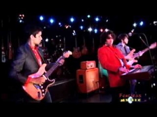 Ezra Reich - I Need A Moment Alone