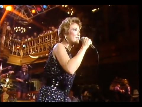 Tanya Tucker - San Antonio Stroll