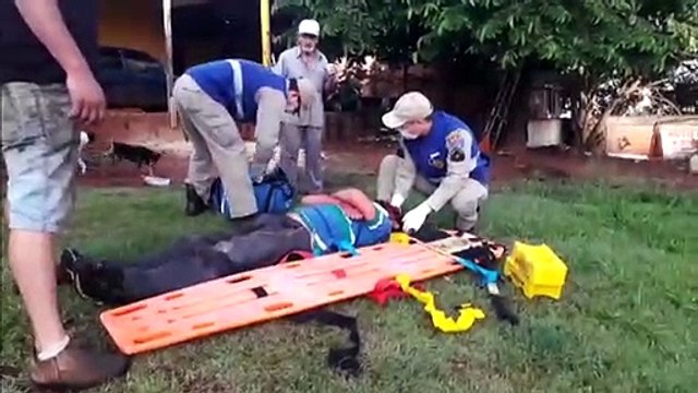 Homem agredido é socorrido pelo Siate no Bairro Periolo