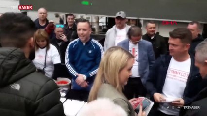 İngiltere'de ırkçı söylemlere tepki gösteren genç darp edildi