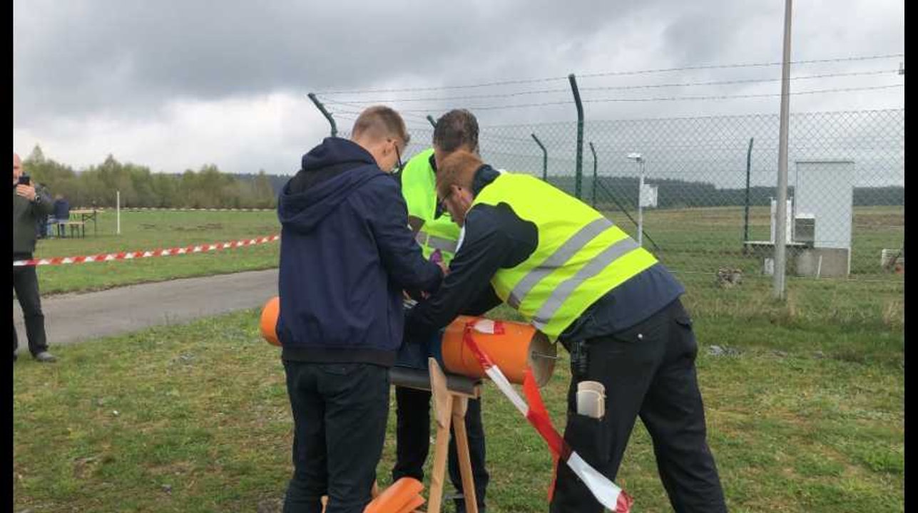 Douze minis satellites lancés par des élèves dans le cadre du concours CanSat