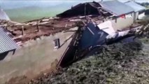 Bingöl’de fırtınadan çatılar uçtu