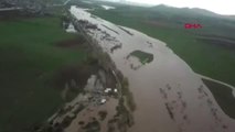 Erzincan Karasu Nehri Taştı, Köy Yolları ve Tarlalar Sular Altına Kaldı