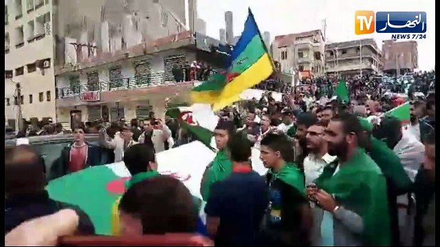 مسيرة حاشدة بالبويرة للجمعة الحادية عشر دعما للحراك الشعبي