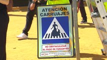 La Feria de Sevilla estrena señales de tráfico con una flamenca