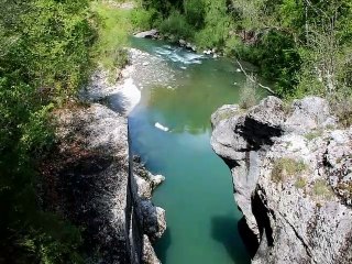 Gorges du Fier : attention ! Descendre sur le berges est interdit
