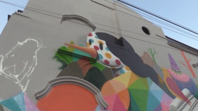 Español Okuda hace un homenaje a la cultura andina con un colorido mural en Lima