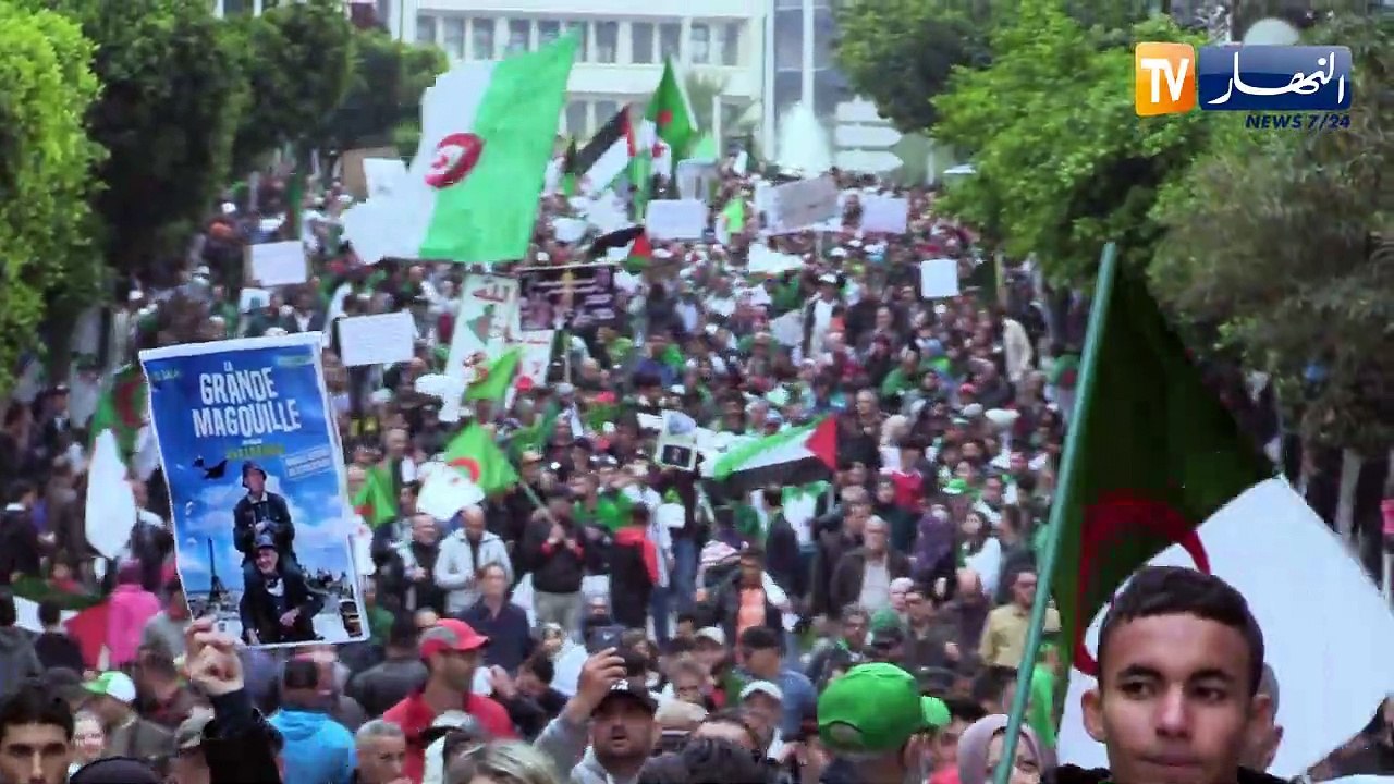 الحراك الشعبي: سياح أجانب في قلب مسيرات الجمعة....