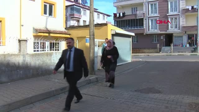 Bingöl Baba ve Kızı Aynı Üniversiteden Mezun Oldu -