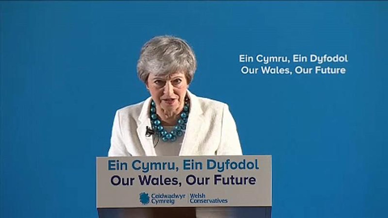 Theresa May und Jeremy Corbyn äußern sich nach Wahlschlappe