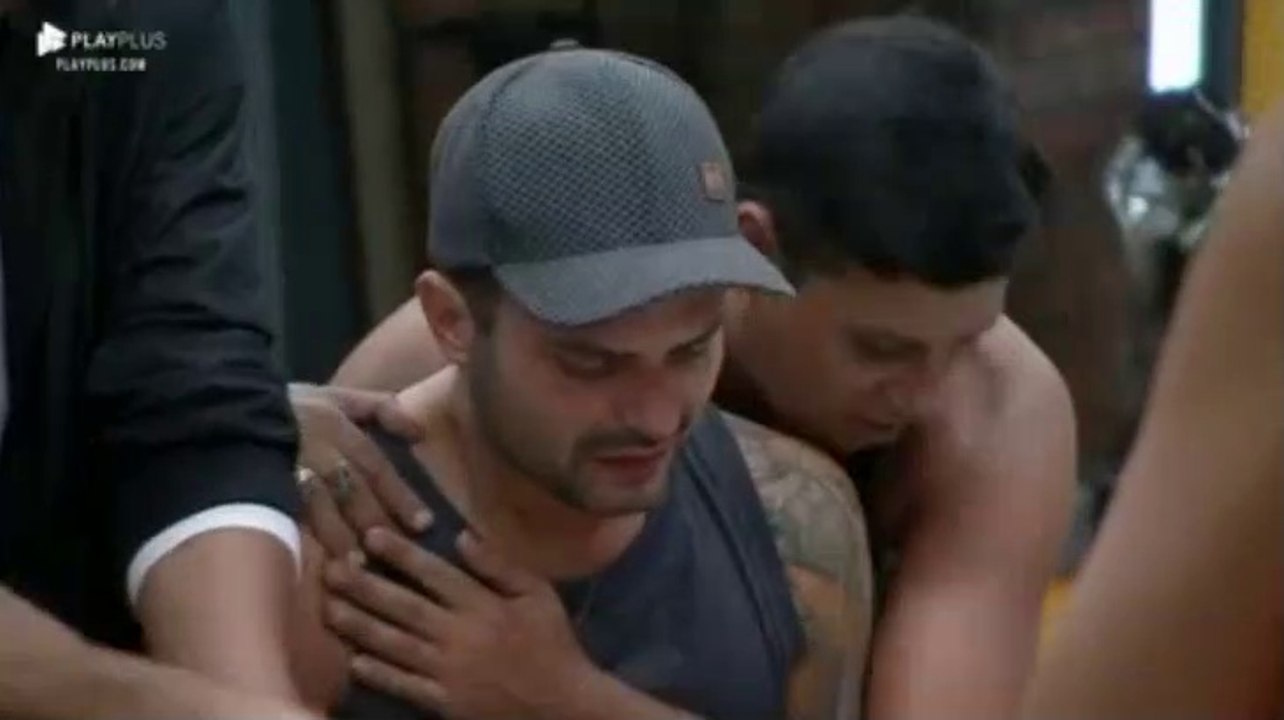 Enrico chora no Power Couple