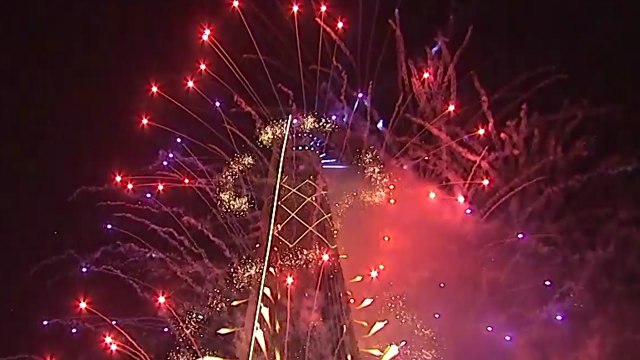 [영상] 롯데월드타워 수놓은 불꽃... 한반도 평화 기원 / YTN