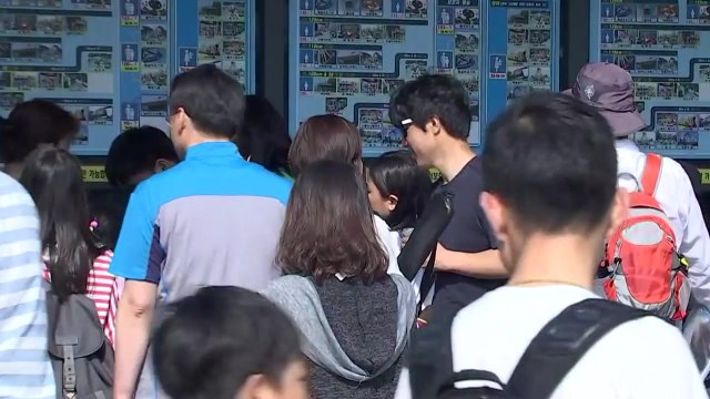 사람 몰리는 놀이공원, 어린이 수족구·결막염 주의 / YTN