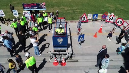 Simülasyonda emniyet kemerinin önemini öğrendiler