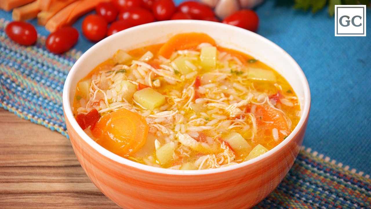 Canja de galinha com arroz e legumes | Receitas Guia da Cozinha