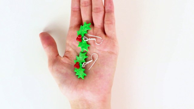 How to Make Holly Leaf Earrings for the Holidays! DIY Fashion at Home | Crafty Kids