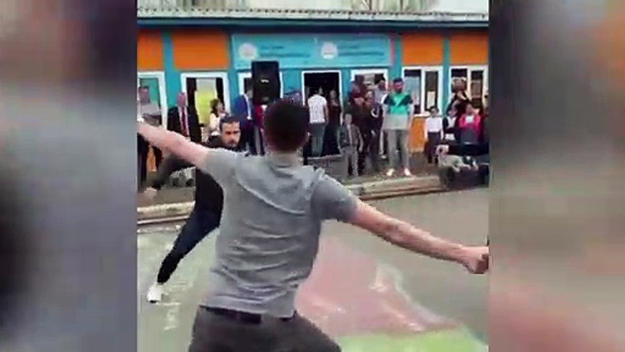 Ümit Erdim'in 'Deli Dana' dansı sosyal medyada olay oldu!