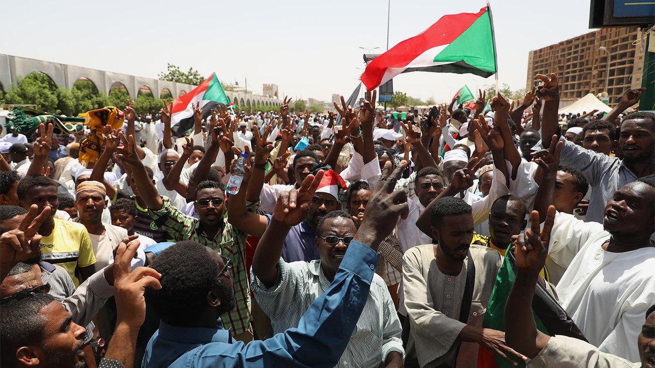 المشهد السوداني.. تواصل السجال بشأن إدارة الفترة الانتقالية بالبلاد