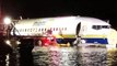 America के Florida में जब Plane Boeing 737 रनवे से फिसलकर नदी में जा गिरा | वनइंडिया हिंदी